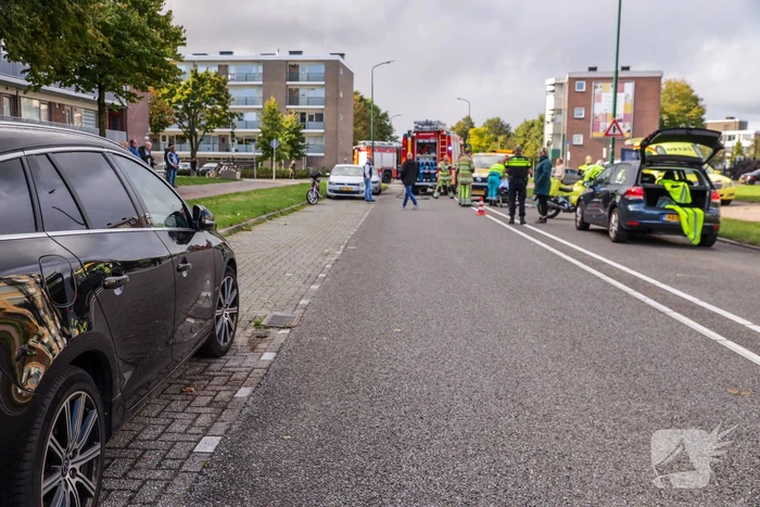 Man op snorbrommer aangereden door auto