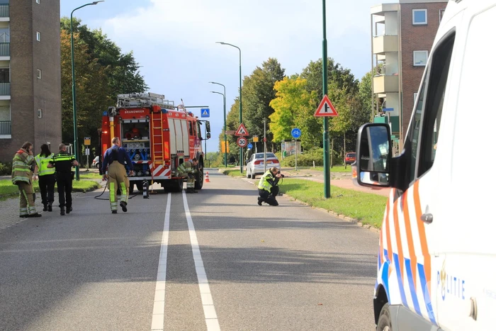 Man op snorbrommer aangereden door auto