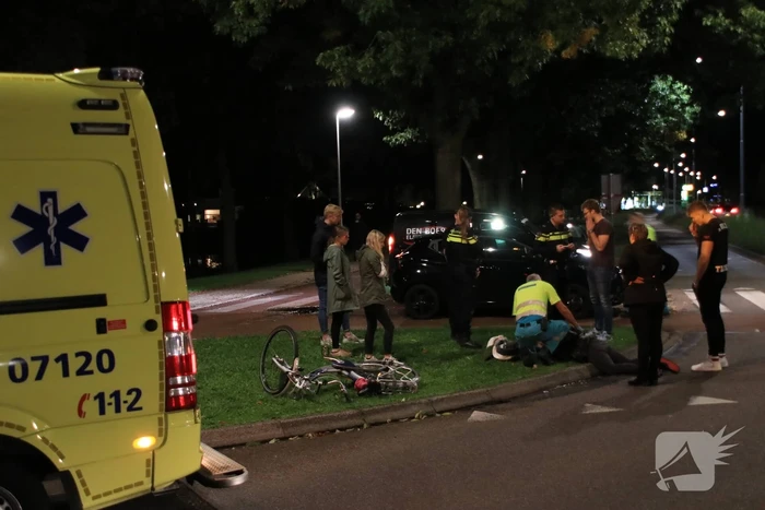 Fietser aangereden door personenauto