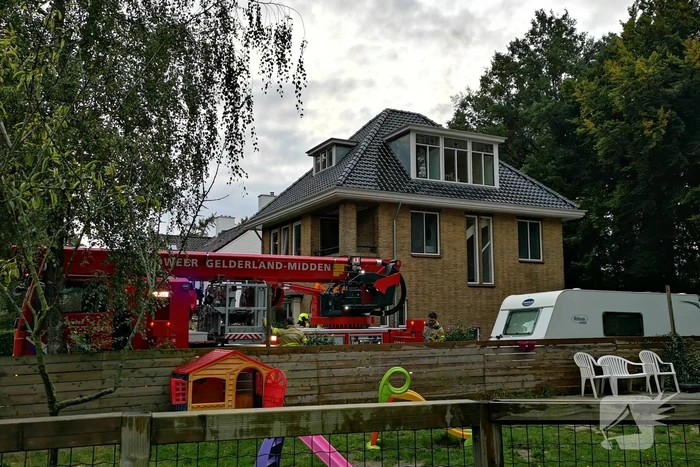 Brand in schoorsteen van woning
