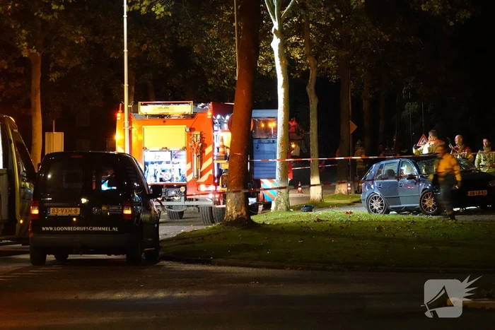 20-jarige bestuurder uit Harskamp overleden bij ongeval tegen boom