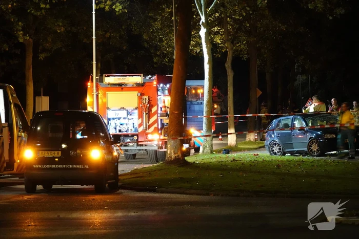 20-jarige bestuurder uit Harskamp overleden bij ongeval tegen boom