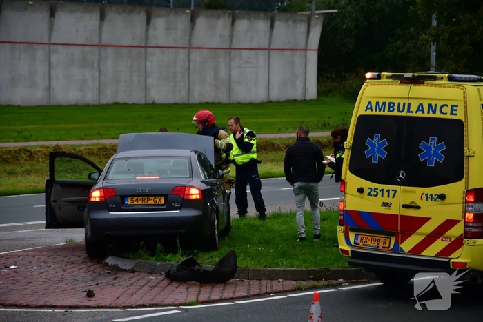 Enorme schade na ongeval met twee auto's