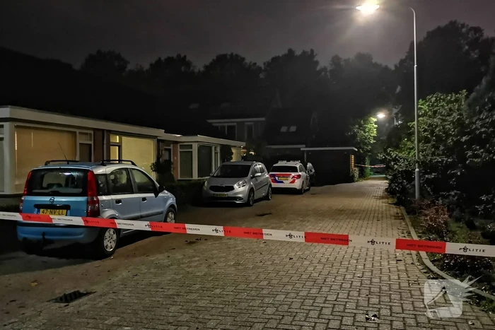 Overleden persoon aangetroffen, politie doet onderzoek