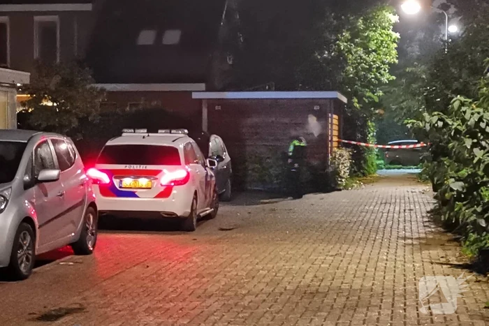 Overleden persoon aangetroffen, politie doet onderzoek