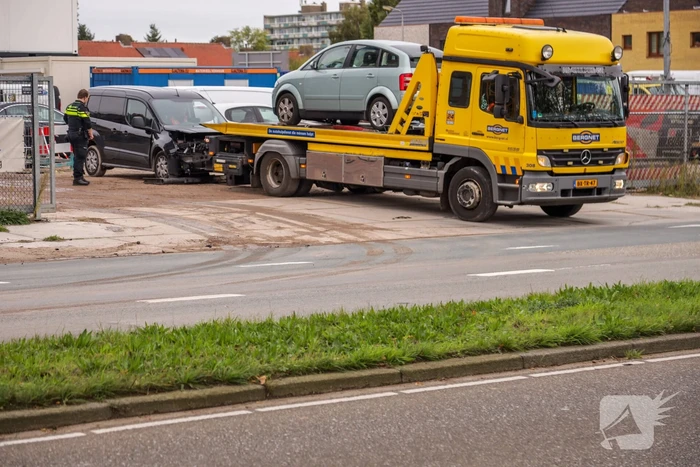 Flinke schade bij aanrijding bouwterrein in Hoogkwartier
