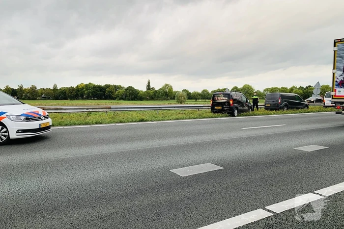 Drie voertuigen betrokken bij kop-staart botsing