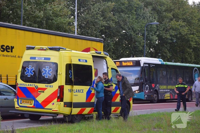 Automobilist ziet fietsster over het hoofd