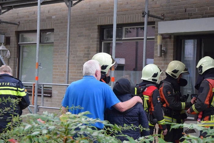 Werklieden ontdekken flinke zolderbrand in woning