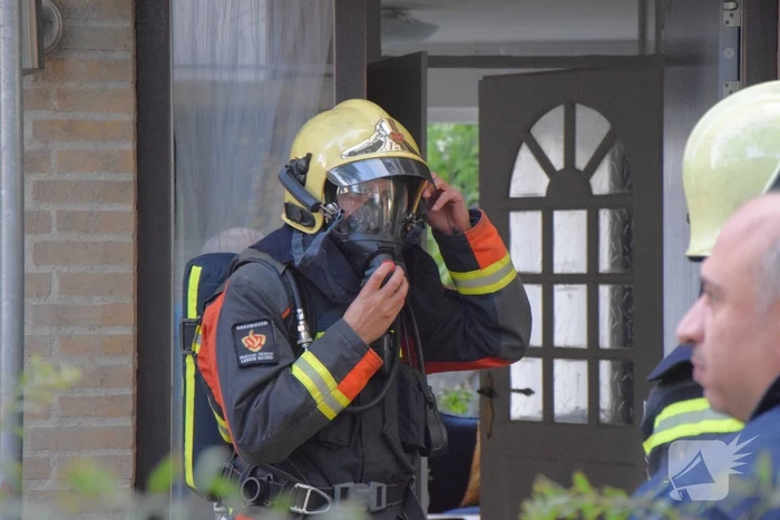Werklieden ontdekken flinke zolderbrand in woning