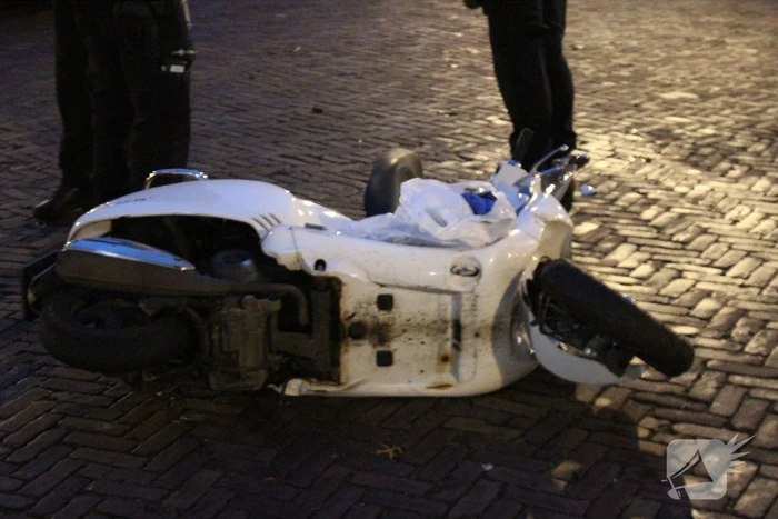 Bestuurder snorfiets gewond na aanrijding met auto