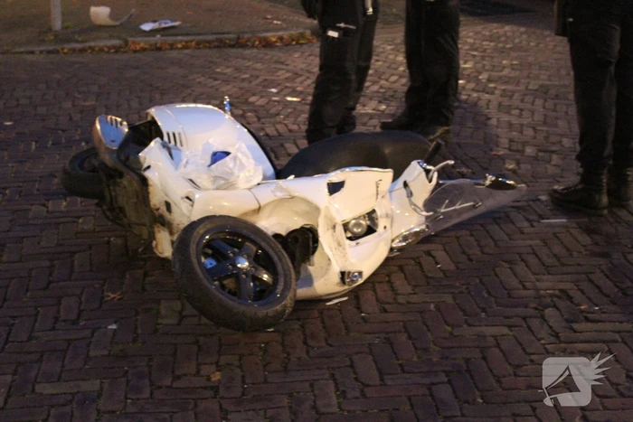 Bestuurder snorfiets gewond na aanrijding met auto