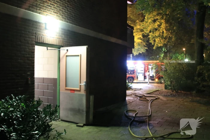 Flat ontruimd om aangestoken brand kelderbox