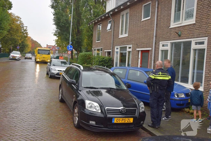 Automobilist belandt in voortuin