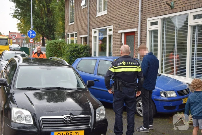 Automobilist belandt in voortuin