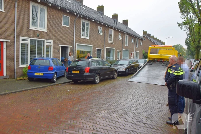 Automobilist belandt in voortuin