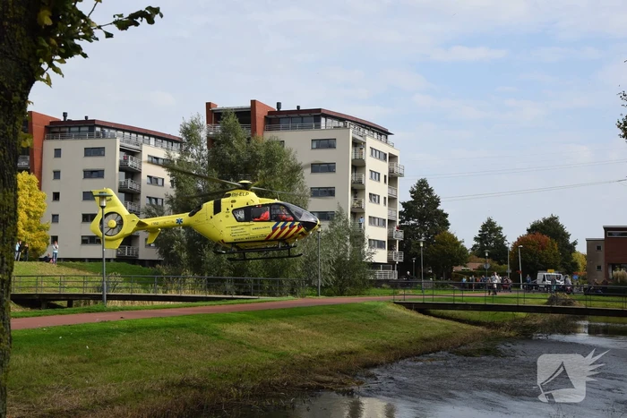 Landing traumahelikopter midden in woonwijk trok veel bekijks