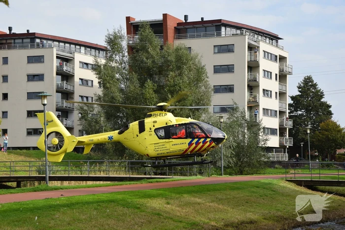 Landing traumahelikopter midden in woonwijk trok veel bekijks