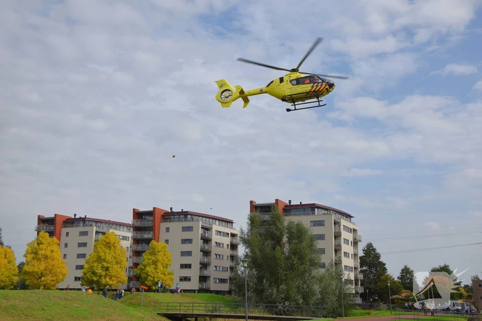 Landing traumahelikopter midden in woonwijk trok veel bekijks