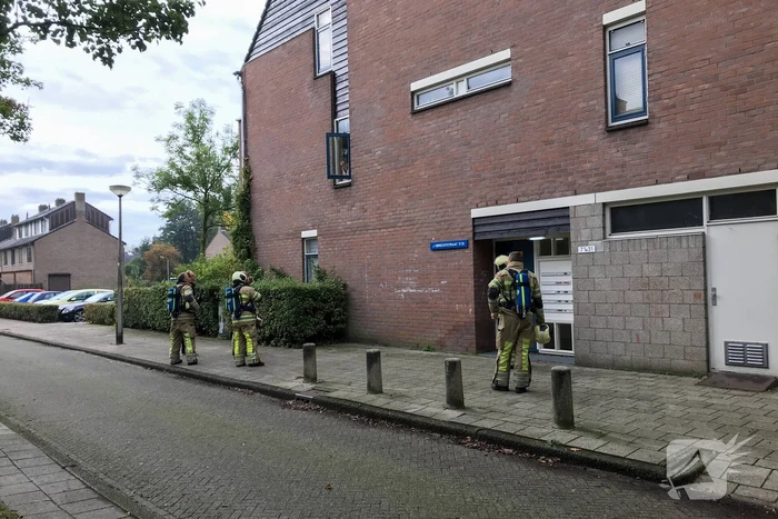 Brandweer verricht metingen na gaslucht