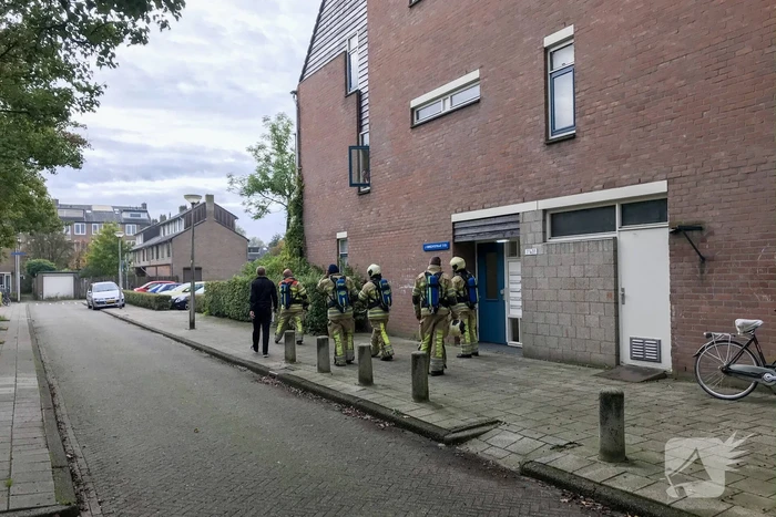 Brandweer verricht metingen na gaslucht