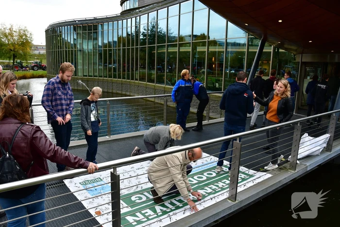 Honderde boer in boerenprotest bij provinciehuis Flevoland