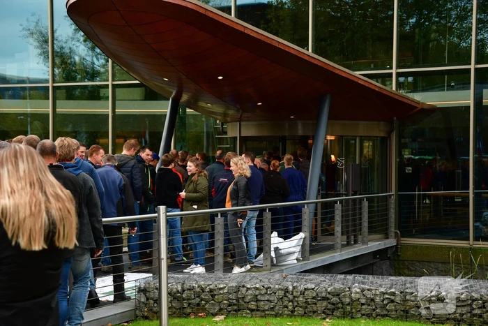 Honderde boer in boerenprotest bij provinciehuis Flevoland