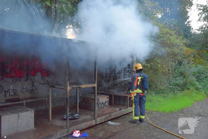 Afval brand in jongeren container