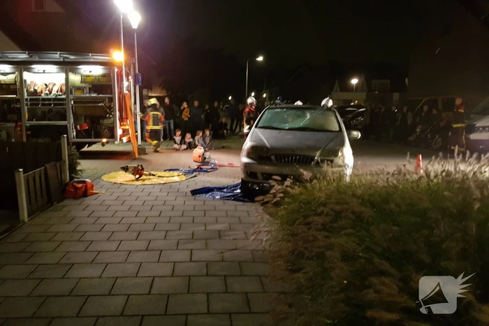 Bestuurder bekneld na aanrijding