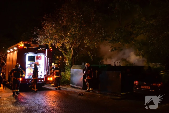 Flinke rookontwikkeling bij brand in papiercontainer