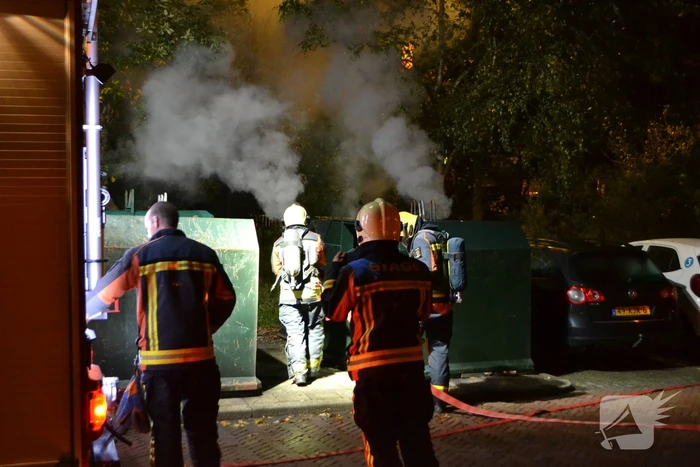 Flinke rookontwikkeling bij brand in papiercontainer