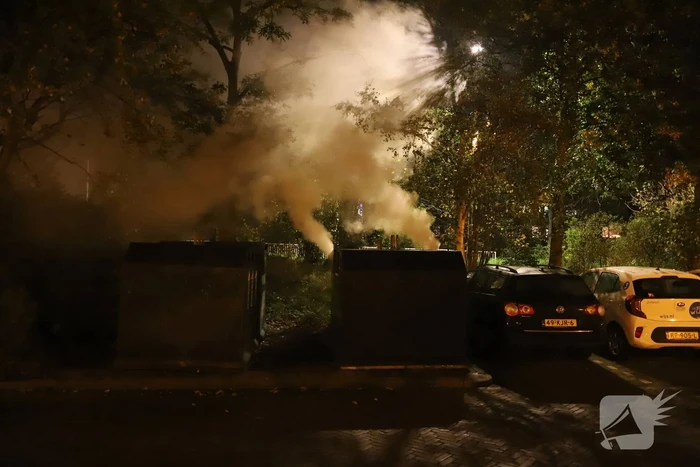 Flinke rookontwikkeling bij brand in papiercontainer
