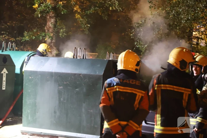 Flinke rookontwikkeling bij brand in papiercontainer