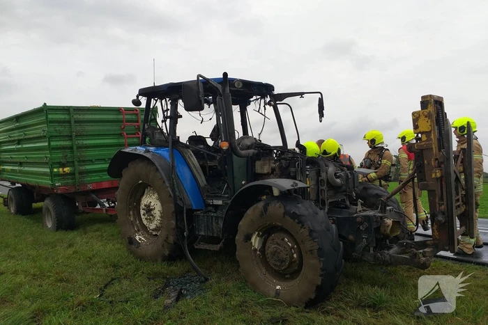 Tractor brandt volledig uit