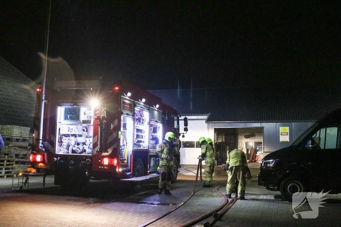 Brand bij houtbewerkingsbedrijf door broei