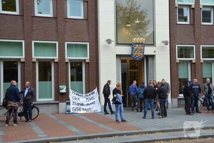 Honderden boeren bij spoeddebat in Provinciehuis