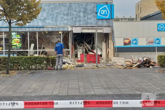 Gevel Albert Heijn weggeblazen bij plofkraak