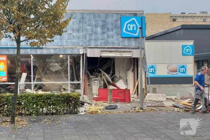Gevel Albert Heijn weggeblazen bij plofkraak