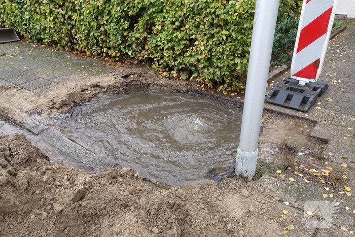 Waterleiding gesprongen na graafwerkzaamheden