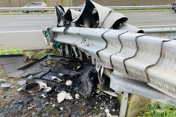 Bestelbus botst frontaal op RIMOB