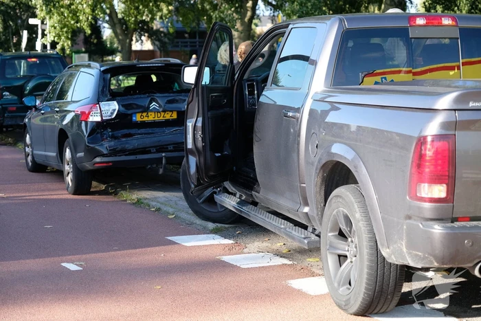Drie voertuigen betrokken bij kop-staart botsing