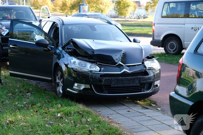 Drie voertuigen betrokken bij kop-staart botsing