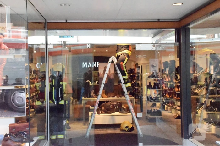 Brandlucht door smeulende transformator Manfield schoenenwinkel