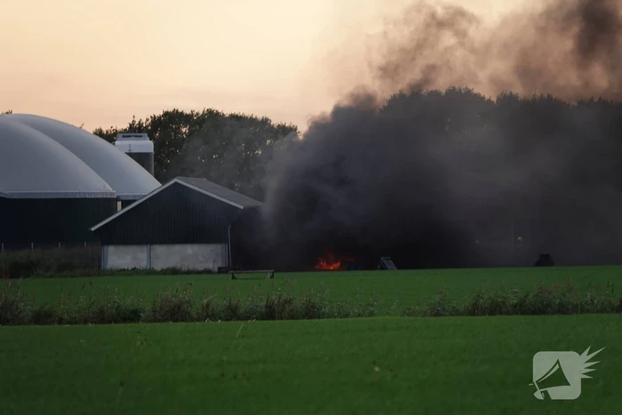 Tractor gaat in vlammen op