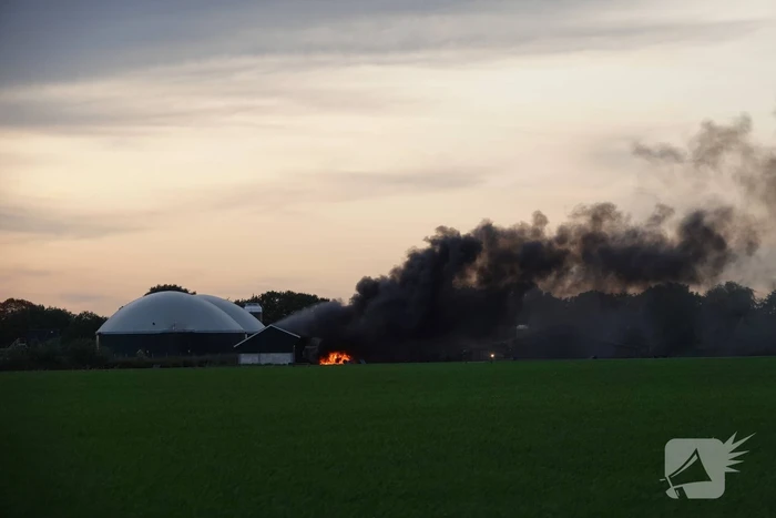 Tractor gaat in vlammen op