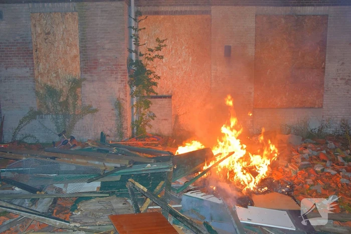 Brand in puinhoop op bouwplaats