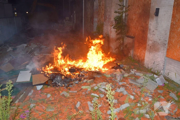 Brand in puinhoop op bouwplaats