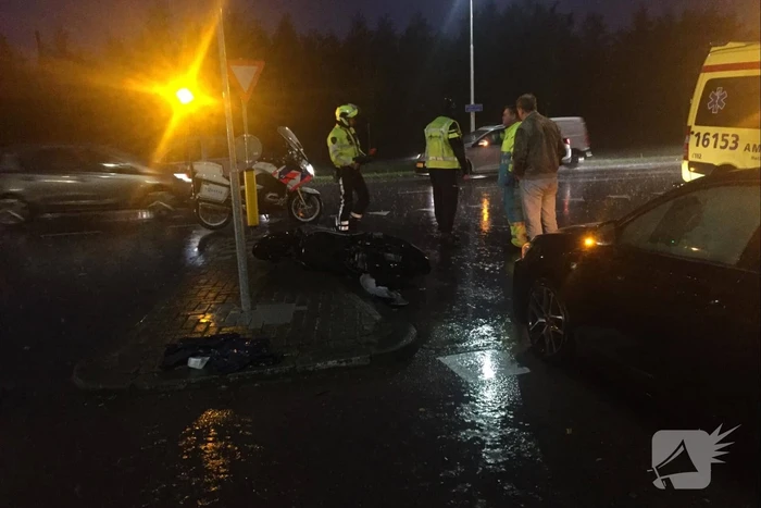 Scooterrijder gewond na botsing met auto