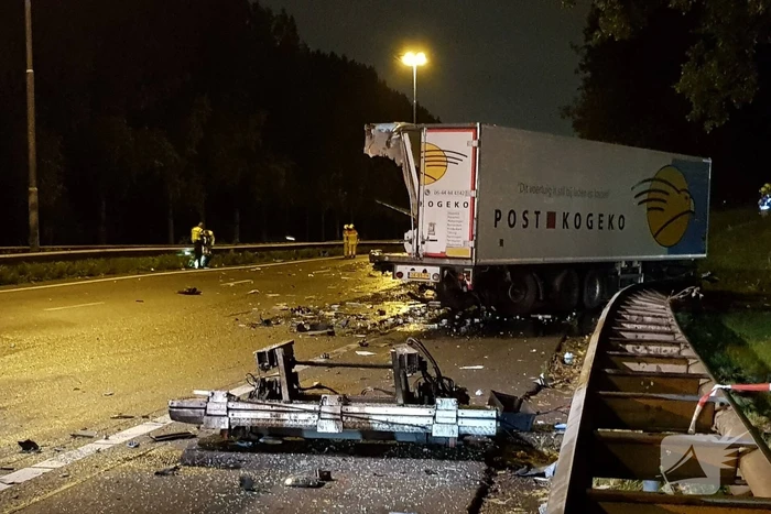 Zeer ernstig ongeval tussen twee vrachtwagens op snelweg