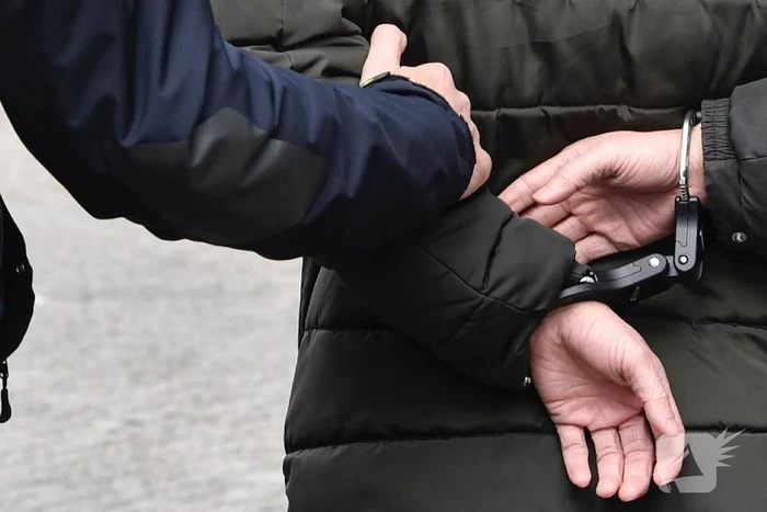 Man (70) vast voor poging doodslag geparkeerde auto